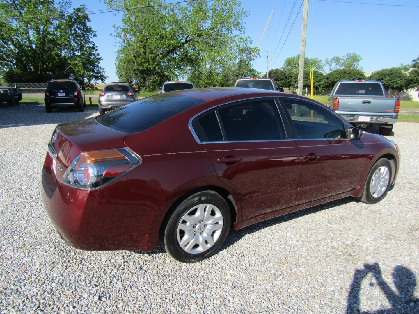 2011 Red /Gray Nissan Altima 2.5 S (1N4AL2AP2BN) with an 2.5L L4 DOHC 16V engine, Automatic transmission, located at 15016 S Hwy 231, Midland City, AL, 36350, (334) 983-3001, 31.306210, -85.495277 - Photo#7